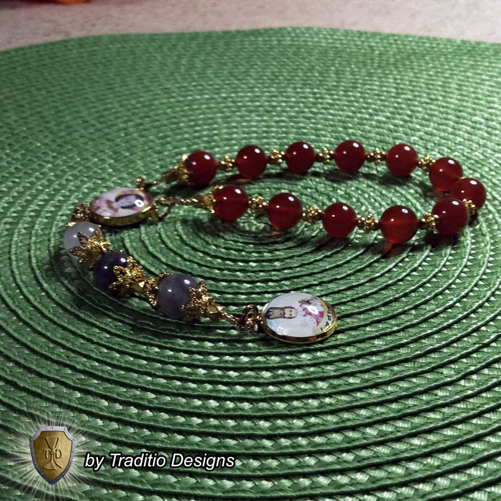 Infant of Prague Royal Limited Edition Relic Chaplet | 18K Gold Plated Eucharist Centerpiece | Carnelian & Cloudy Gray Quartz Stones | 3rd Class Relic of Christ | Includes Instruction Prayer Card
